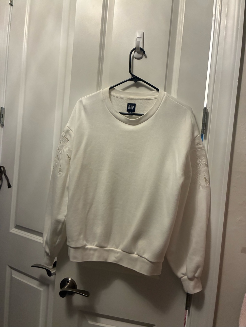 GAP White Crewneck Sweatshirt with Navy Logo Tag